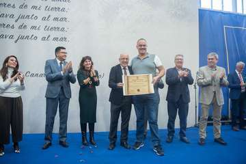 El Cabildo homenajea a varios teldenses en su brindis navideño (Foto TA)